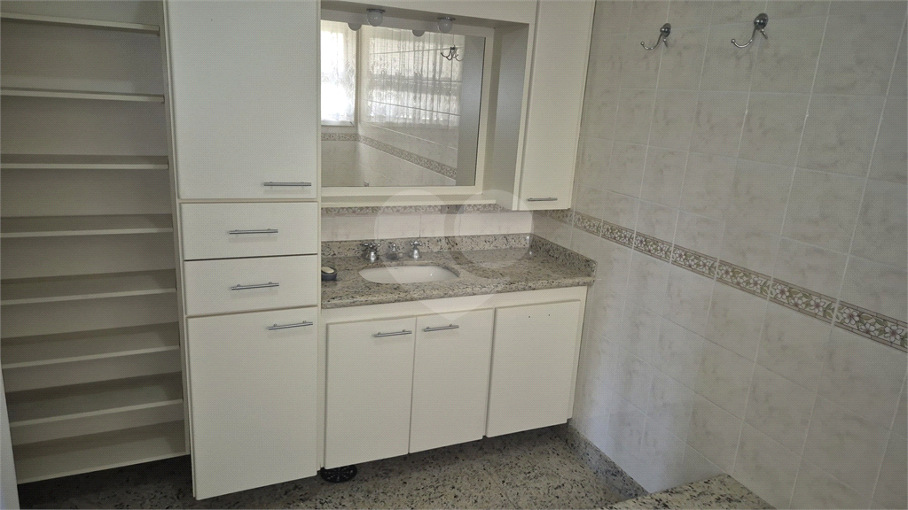 VENDA - Casa térrea Sensacional  Condomínio em Santana – 4 Quartos (3 suítes) – 6 Vagas  (3cobertas e 3 descobertas)
