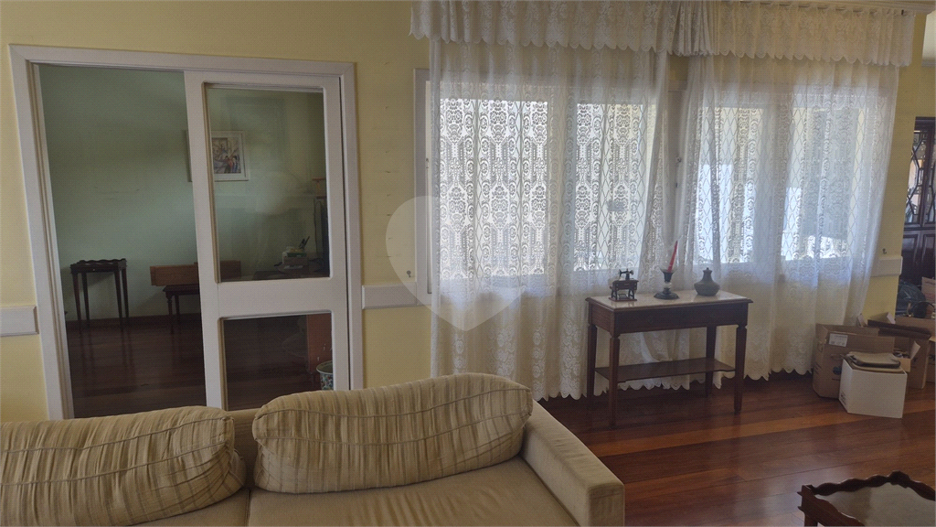 VENDA - Casa térrea Sensacional  Condomínio em Santana – 4 Quartos (3 suítes) – 6 Vagas  (3cobertas e 3 descobertas)
