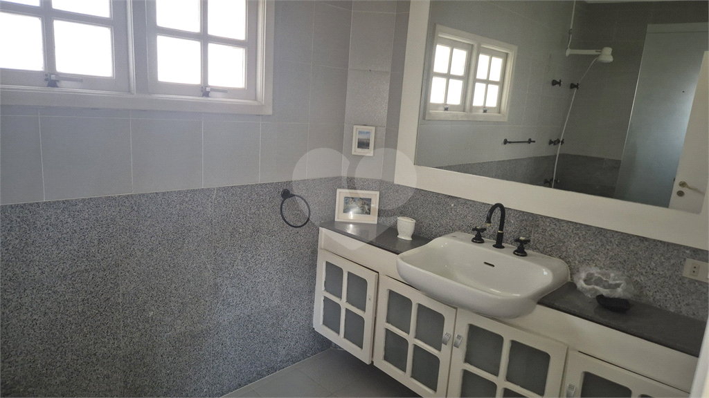VENDA - Casa térrea Sensacional  Condomínio em Santana – 4 Quartos (3 suítes) – 6 Vagas  (3cobertas e 3 descobertas)
