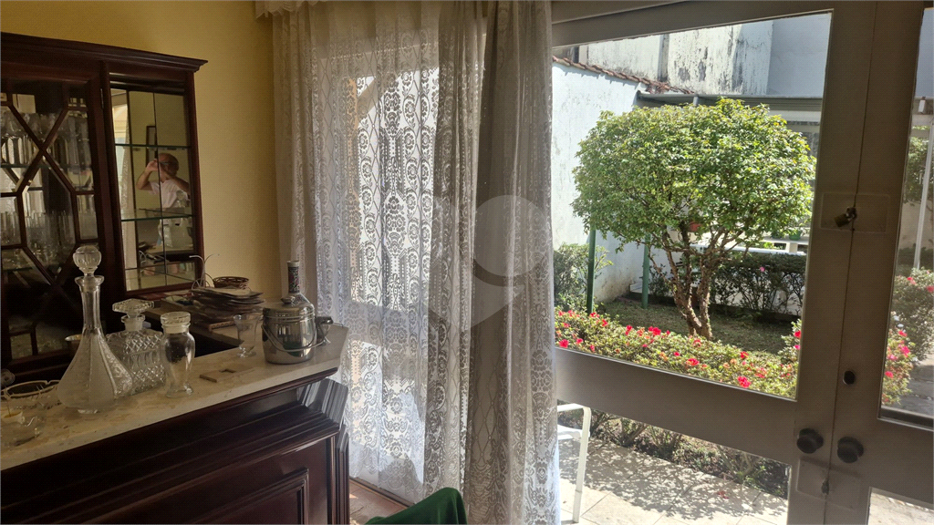 VENDA - Casa térrea Sensacional  Condomínio em Santana – 4 Quartos (3 suítes) – 6 Vagas  (3cobertas e 3 descobertas)
