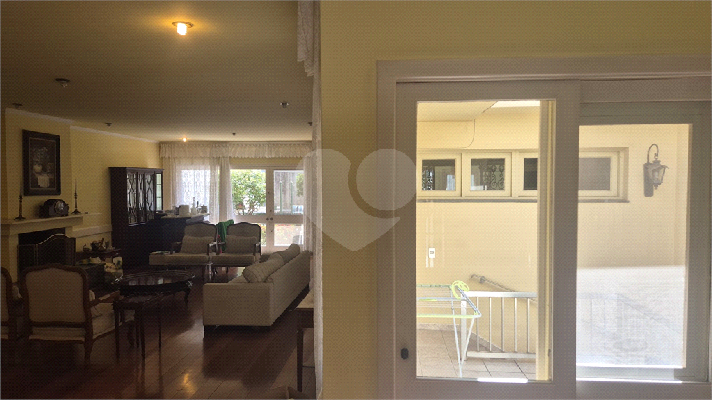 VENDA - Casa térrea Sensacional  Condomínio em Santana – 4 Quartos (3 suítes) – 6 Vagas  (3cobertas e 3 descobertas)
