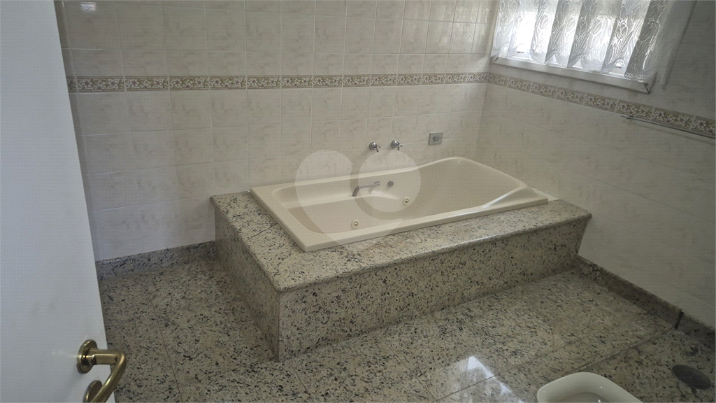 VENDA - Casa térrea Sensacional  Condomínio em Santana – 4 Quartos (3 suítes) – 6 Vagas  (3cobertas e 3 descobertas)
