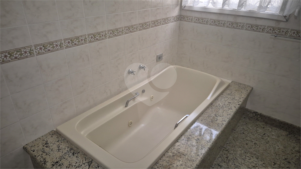 VENDA - Casa térrea Sensacional  Condomínio em Santana – 4 Quartos (3 suítes) – 6 Vagas  (3cobertas e 3 descobertas)
