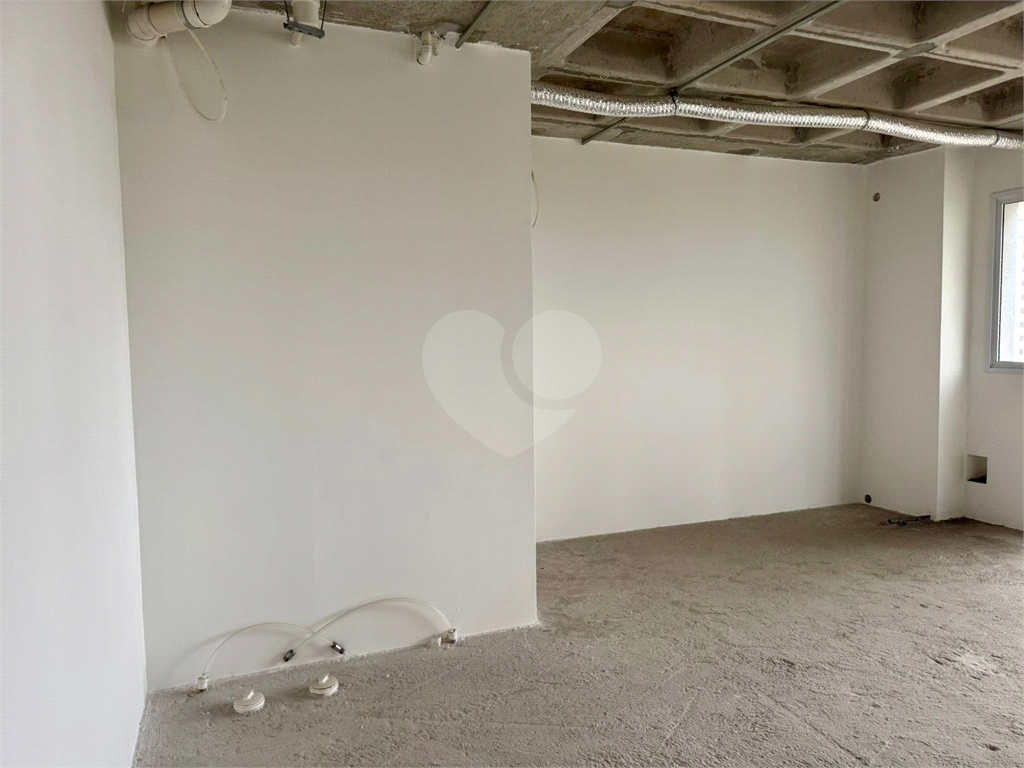 Sala Comercial à Venda ou locação no Bairro Pompéia – 40 m² com 1 Vaga de Garagem e sacada, 