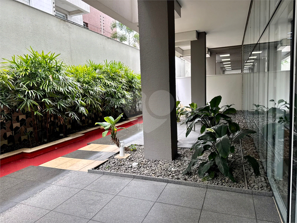 Sala Comercial à Venda ou locação no Bairro Pompéia – 40 m² com 1 Vaga de Garagem e sacada, 