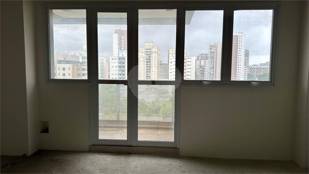 Sala Comercial à Venda ou locação no Bairro Pompéia – 40 m² com 1 Vaga de Garagem e sacada, 