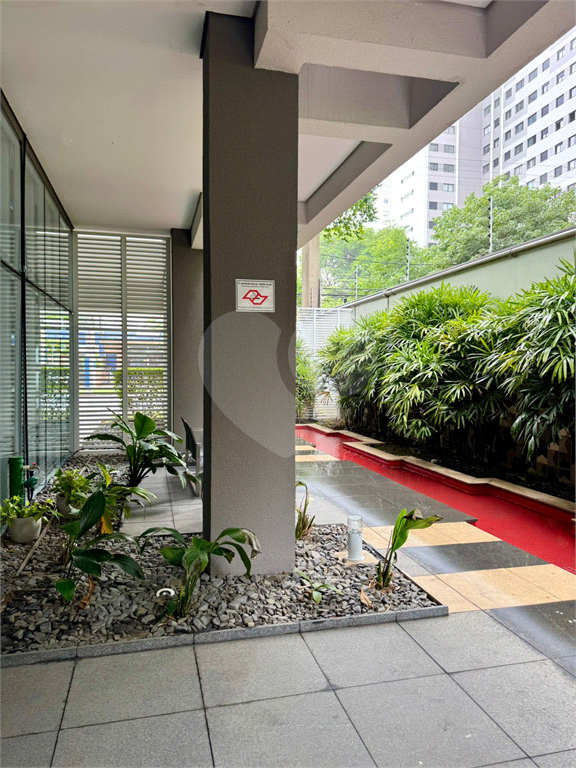 Sala Comercial à Venda ou locação no Bairro Pompéia – 40 m² com 1 Vaga de Garagem e sacada, 