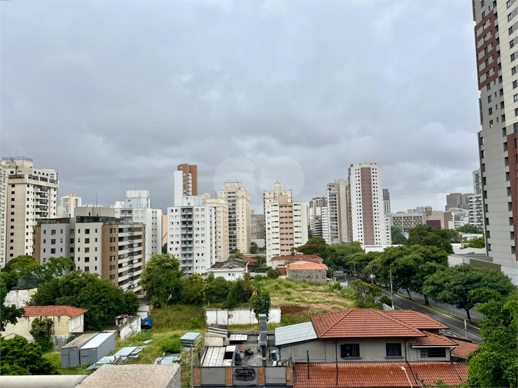 Sala Comercial à Venda ou locação no Bairro Pompéia – 40 m² com 1 Vaga de Garagem e sacada, 