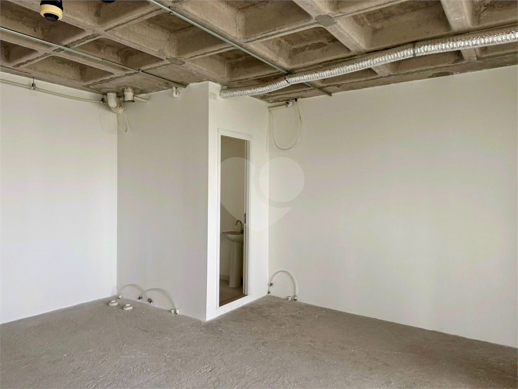 Sala Comercial à Venda ou locação no Bairro Pompéia – 40 m² com 1 Vaga de Garagem e sacada, 