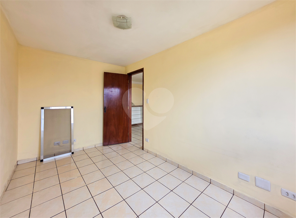 Apartamento - Guaianazes - 3 Quartos / Dormitórios - 1 Vaga - Venda / Compra