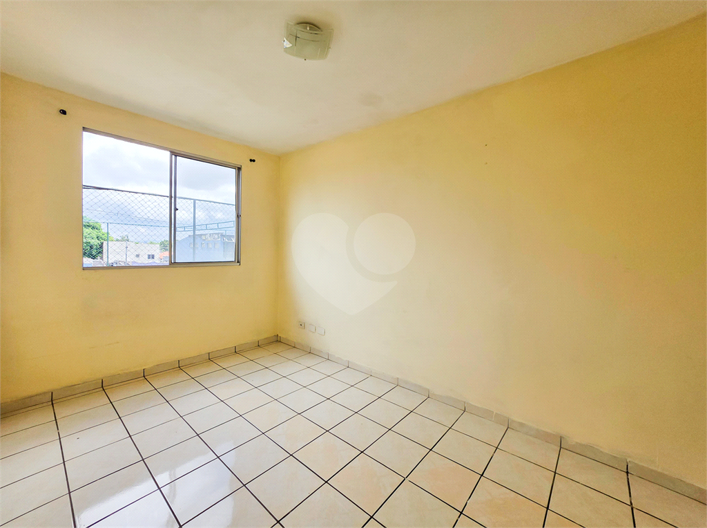 Apartamento - Guaianazes - 3 Quartos / Dormitórios - 1 Vaga - Venda / Compra