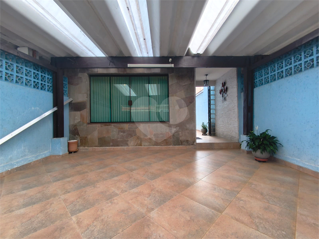 Sobrado 03 dormitórios, e churrasqueira 