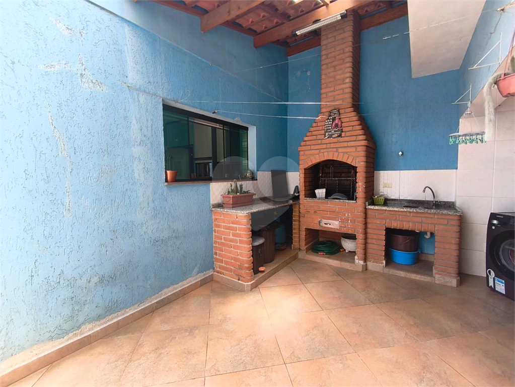 Sobrado 03 dormitórios, e churrasqueira 