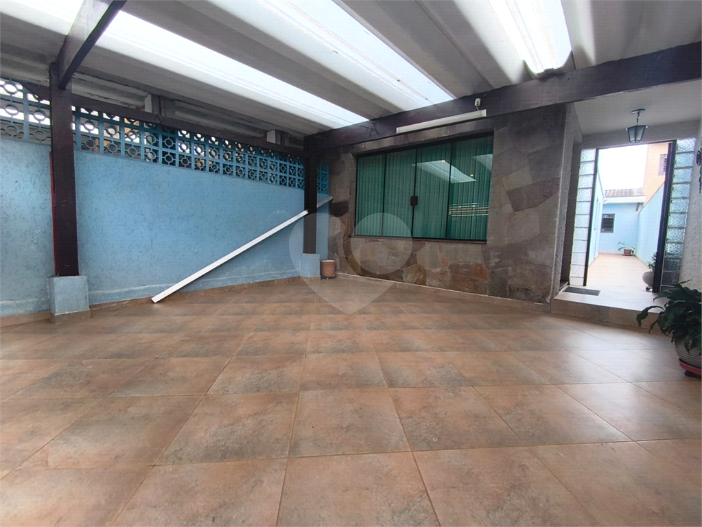 Sobrado 03 dormitórios, e churrasqueira 