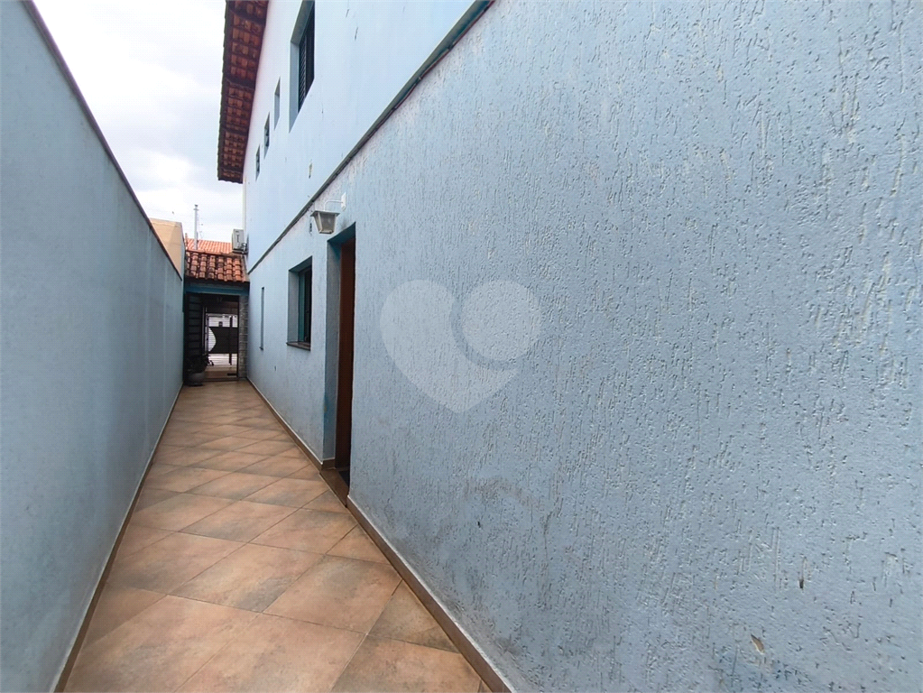 Sobrado 03 dormitórios, e churrasqueira 