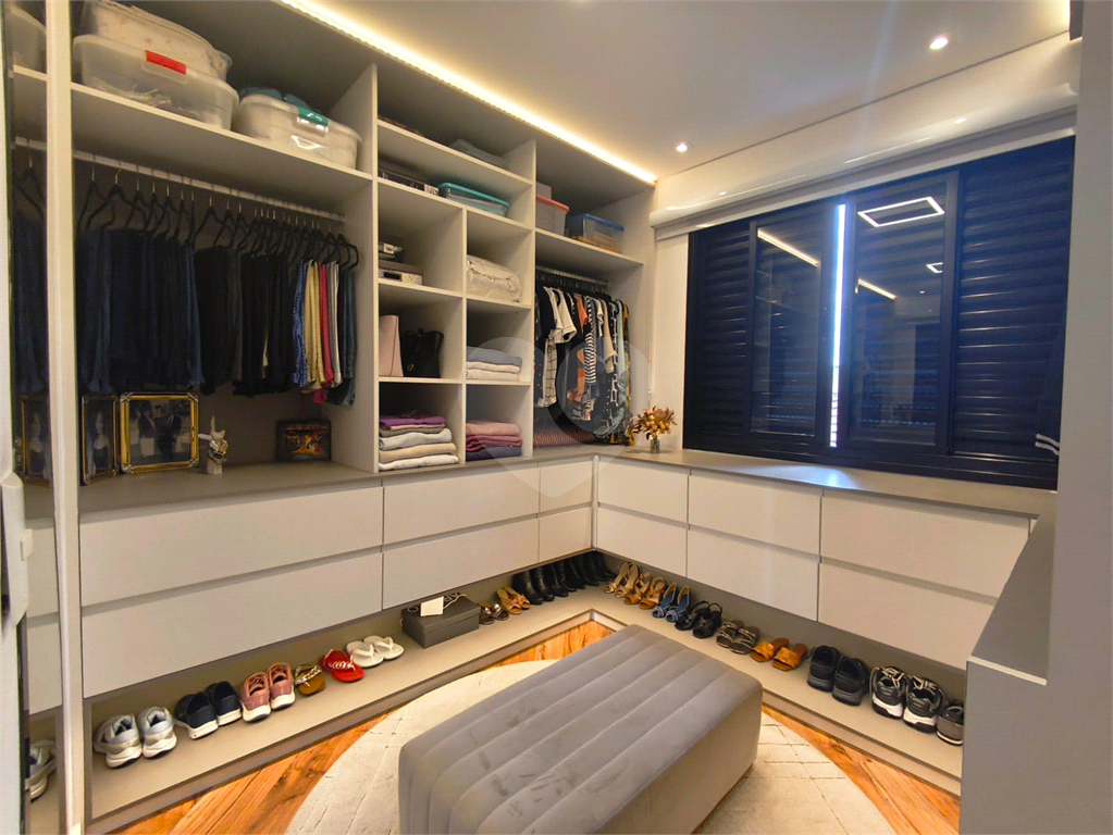 Sobrado 03 dormitórios, e churrasqueira 