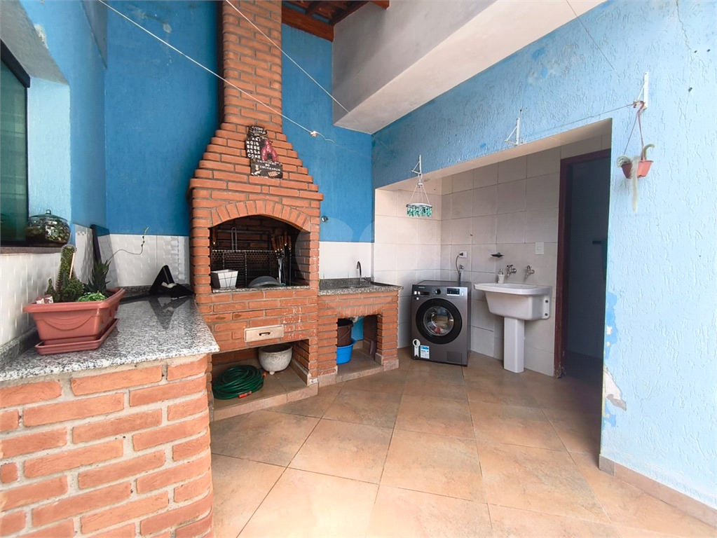 Sobrado 03 dormitórios, e churrasqueira 