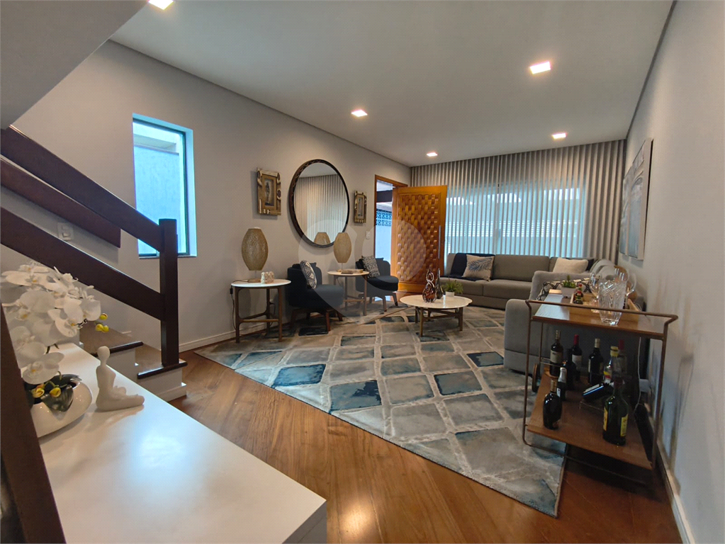 Sobrado 03 dormitórios, e churrasqueira 