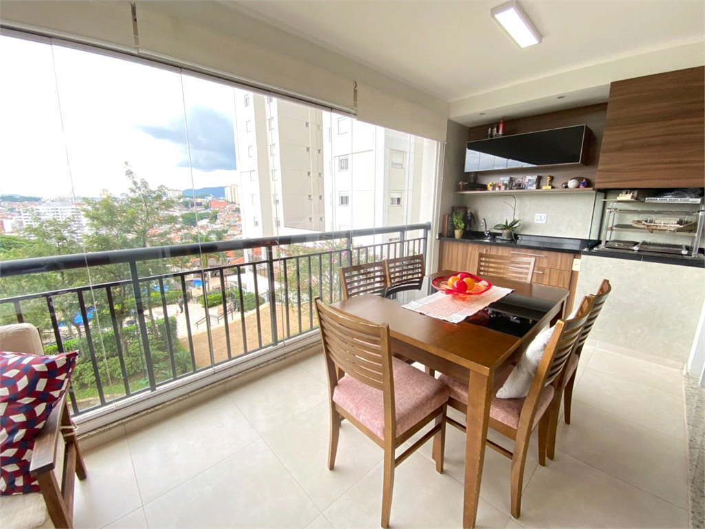 Apartamento com 3 quartos e varanda gourmet