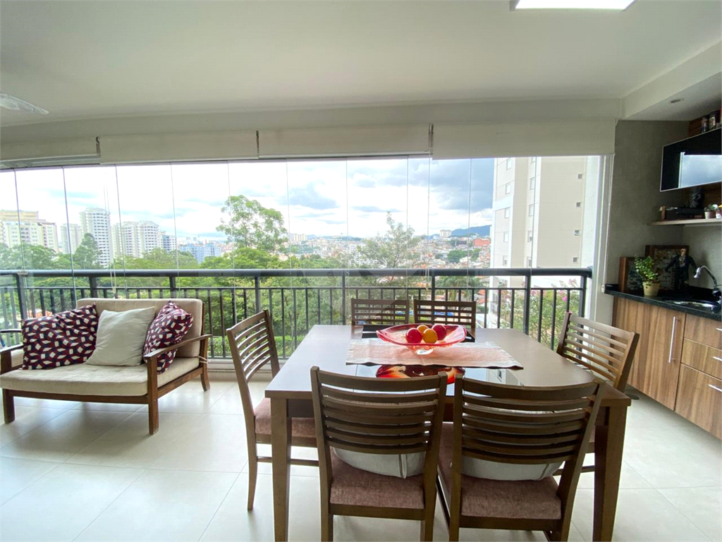 Apartamento com 3 quartos e varanda gourmet