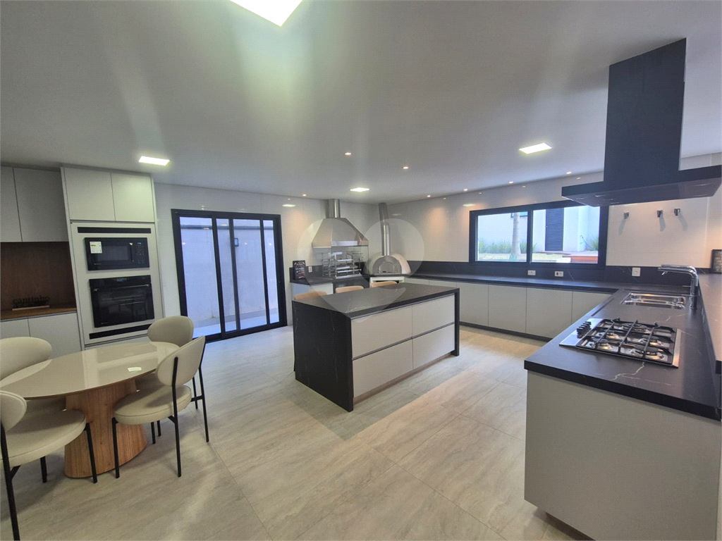 Casa Residencial Tamboré 11