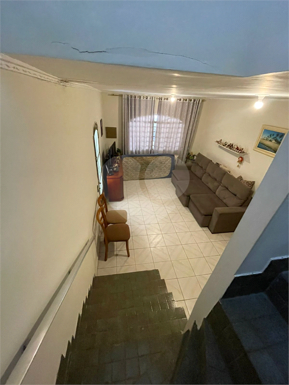 CASA À VENDA – JARDIM ARICANDUVA | 145 m² | REFORMADA | MOBILIADA | IPTU ISENTO