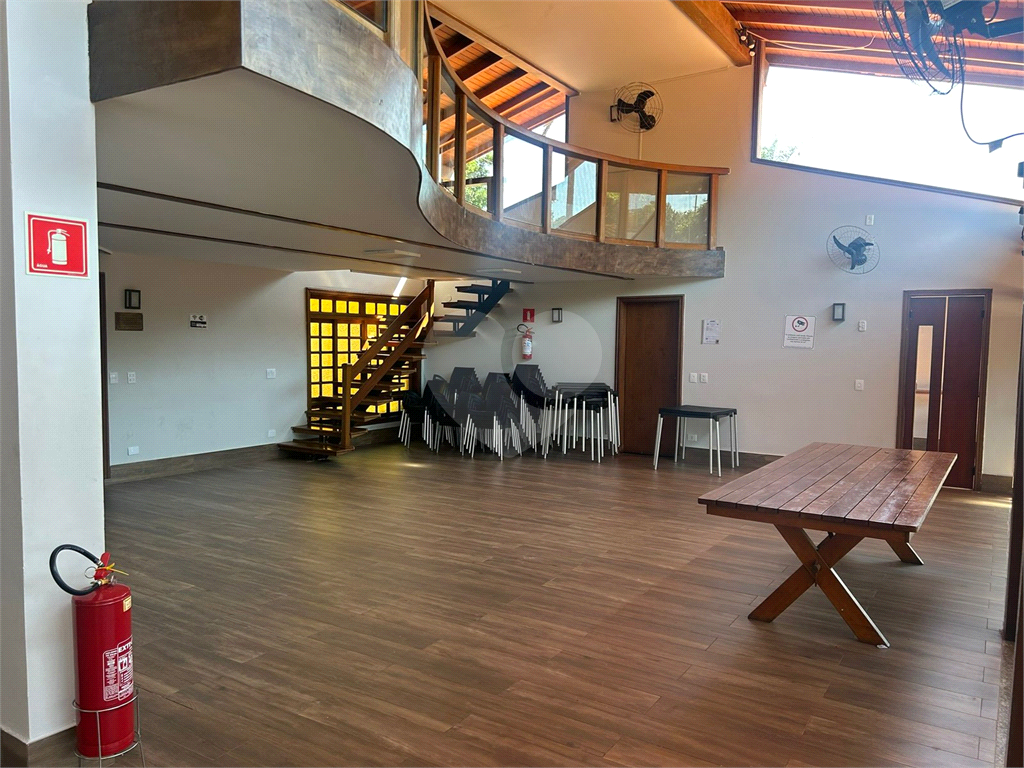 Casa de Condomínio – 142m² - 3 Dormitórios – 1 Suíte – 'Área Gourmet - Escritório - Ar Condicionado - Segurança, Natureza e Conforto 
