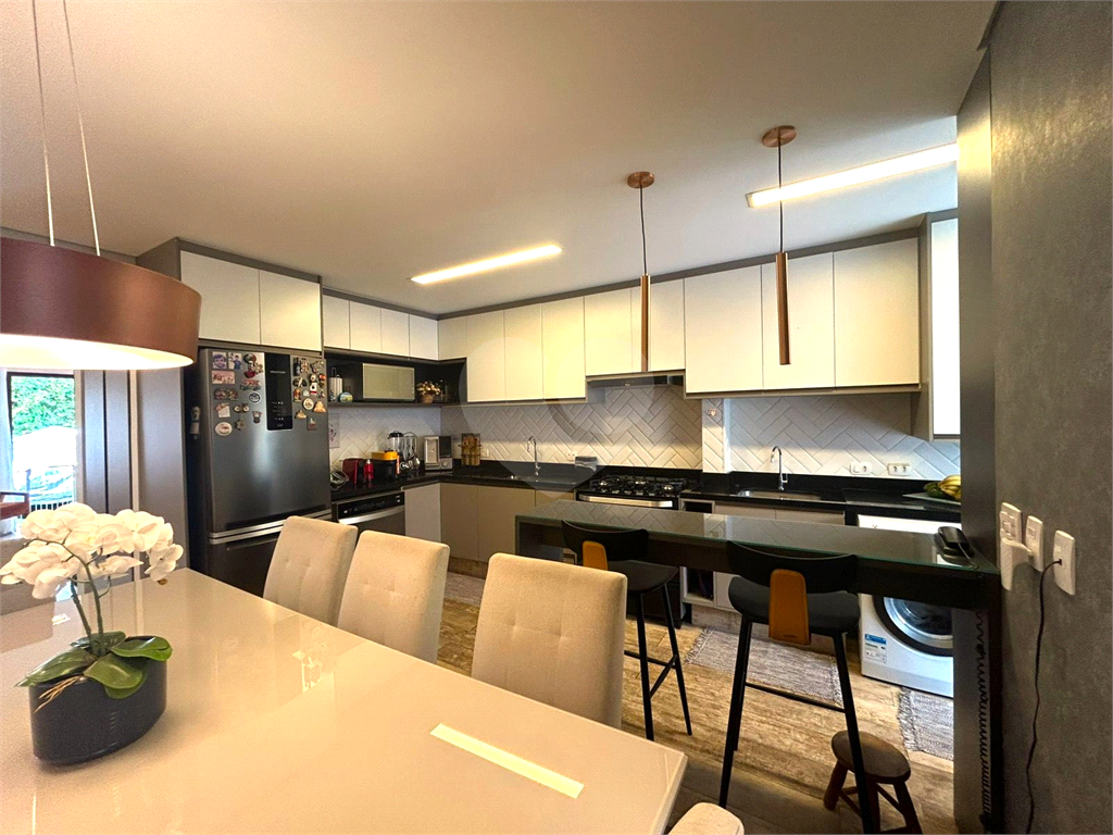 Casa de Condomínio – 142m² - 3 Dormitórios – 1 Suíte – 'Área Gourmet - Escritório - Ar Condicionado - Segurança, Natureza e Conforto 