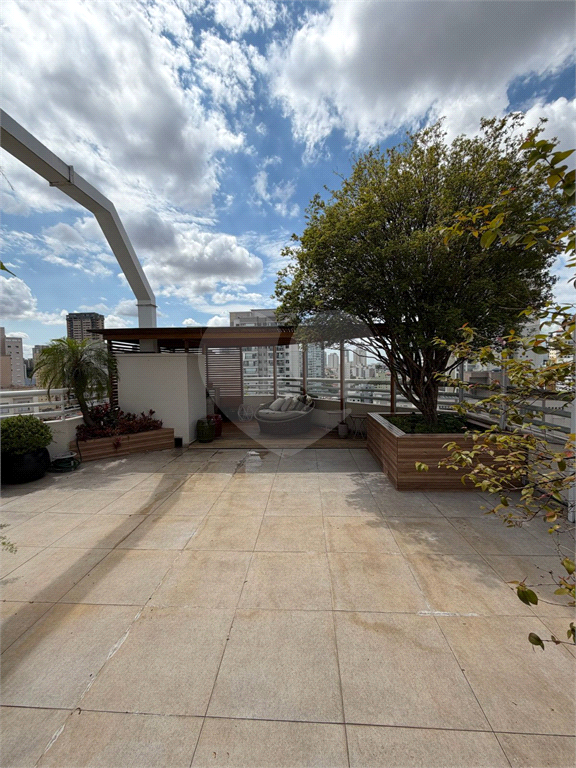 Cobertura triplex porteira fechada à venda na Santa Teresinha