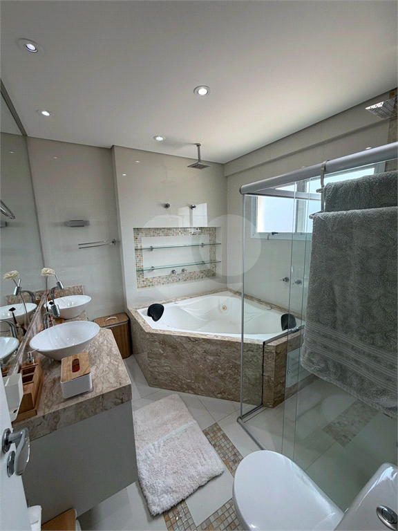 Cobertura triplex porteira fechada à venda na Santa Teresinha