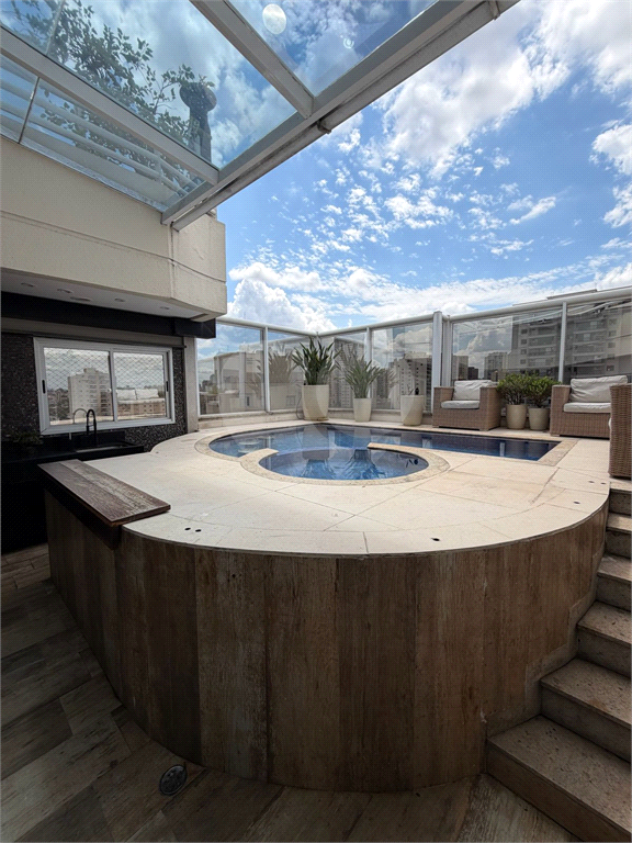 Cobertura triplex porteira fechada à venda na Santa Teresinha