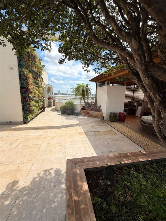 Cobertura triplex porteira fechada à venda na Santa Teresinha