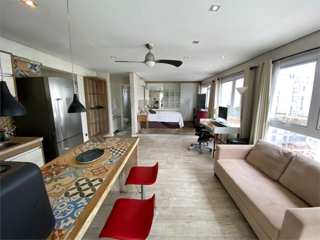 Flat mobiliado, moderno e integrado de 58m² com sacada, vaga e lazer completo em frente ao Insper – Vila Olímpia