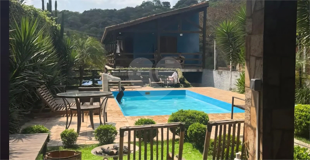 Chácara com piscina  em Mairiporã 