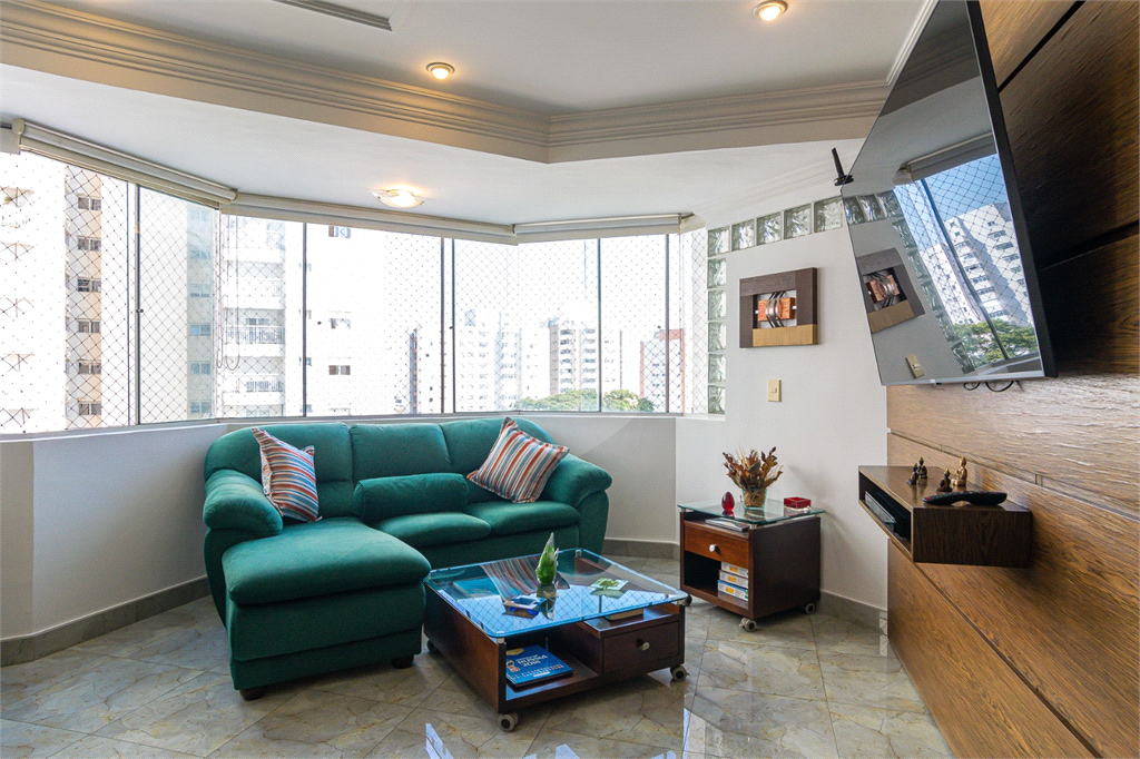 Imóvel 121m² com 4 quartos, 1 sendo suíte, lazer completo 2 vagas Vila Romana