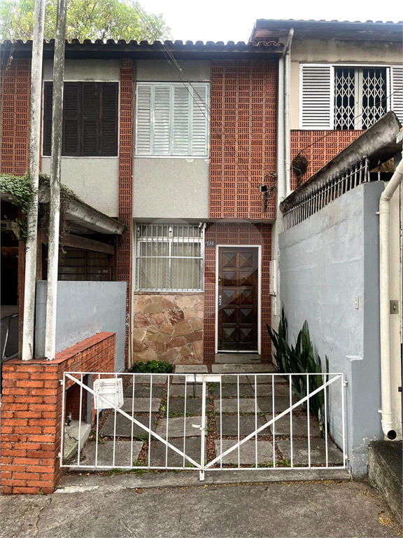 Sobrado a venda ou locação na Rua Barão de Jaceguai - Campo Belo com 2 dormitórios e 1 vaga