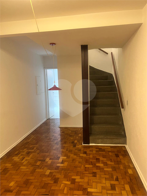 Sobrado a venda ou locação na Rua Barão de Jaceguai - Campo Belo com 2 dormitórios e 1 vaga