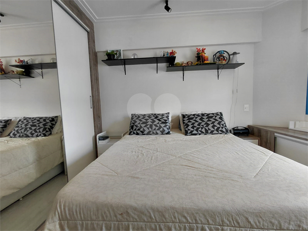 Imóvel 98m² reformado 3 quartos, sendo 1 suíte, varanda piscina e 2 vagas Pompéia