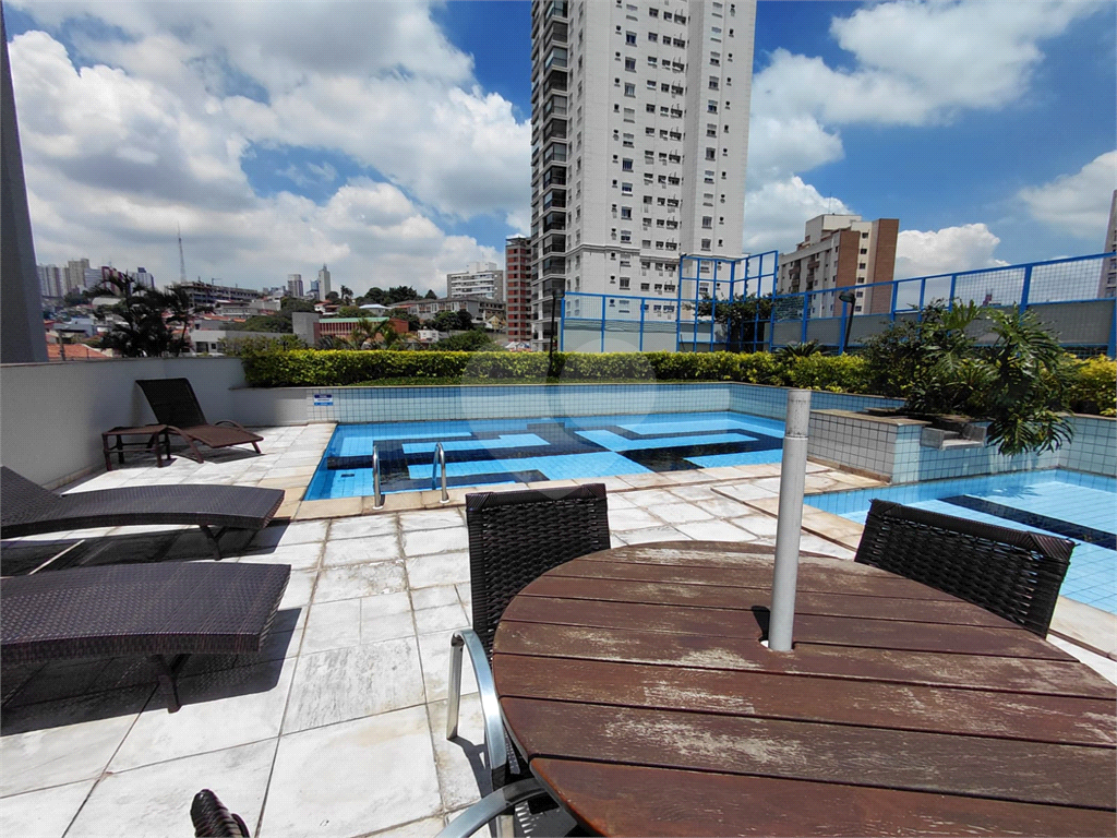 Imóvel 98m² reformado 3 quartos, sendo 1 suíte, varanda piscina e 2 vagas Pompéia