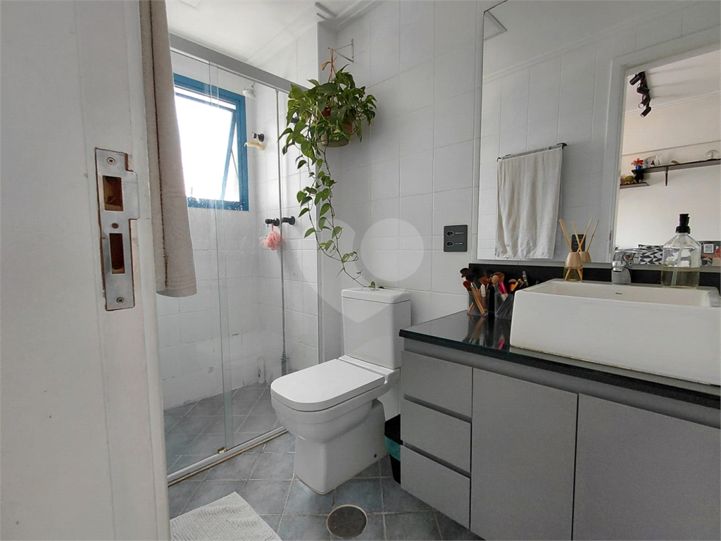 Imóvel 98m² reformado 3 quartos, sendo 1 suíte, varanda piscina e 2 vagas Pompéia