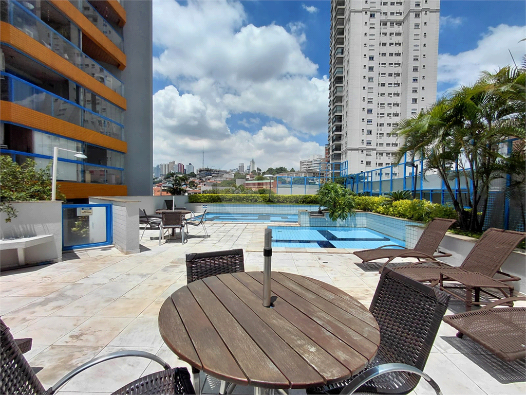 Imóvel 98m² reformado 3 quartos, sendo 1 suíte, varanda piscina e 2 vagas Pompéia