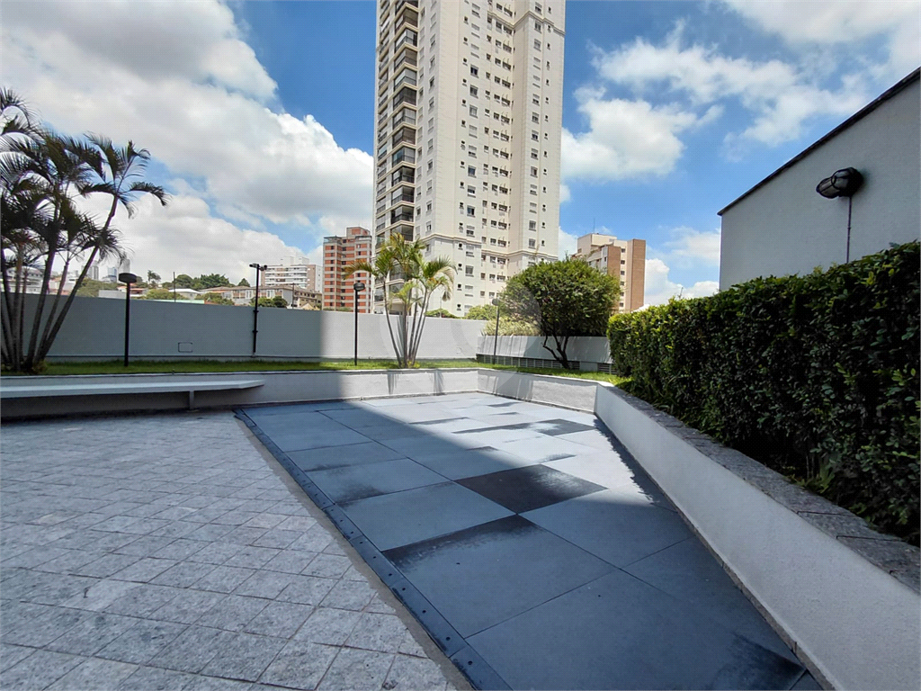 Imóvel 98m² reformado 3 quartos, sendo 1 suíte, varanda piscina e 2 vagas Pompéia