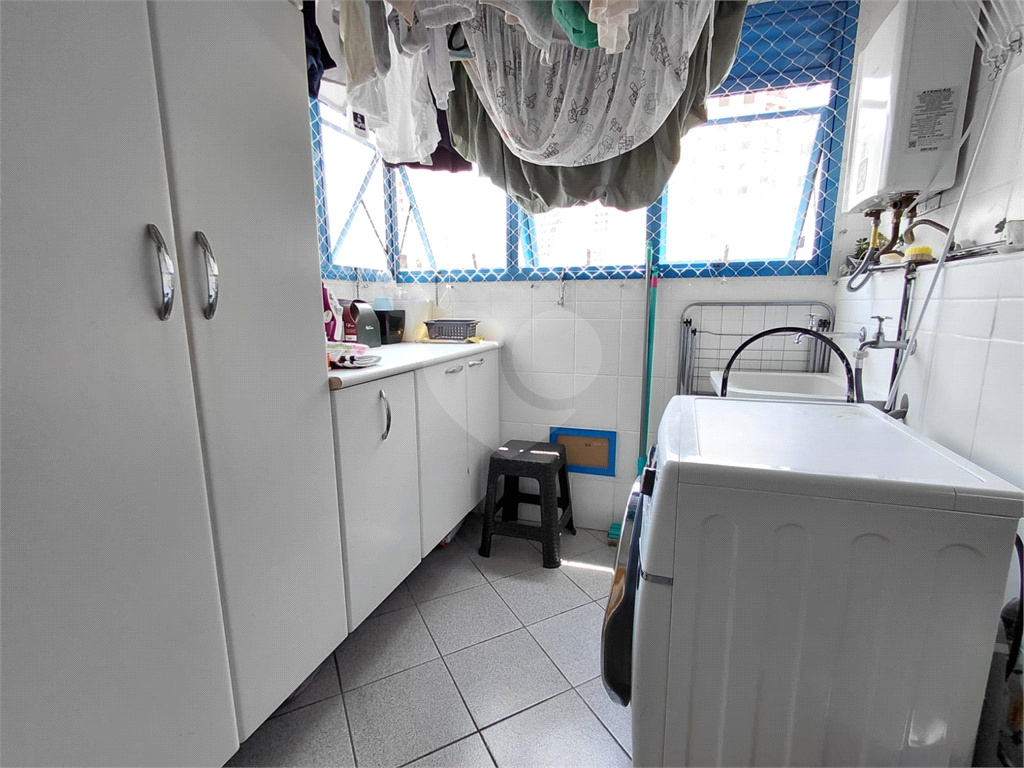 Imóvel 98m² reformado 3 quartos, sendo 1 suíte, varanda piscina e 2 vagas Pompéia