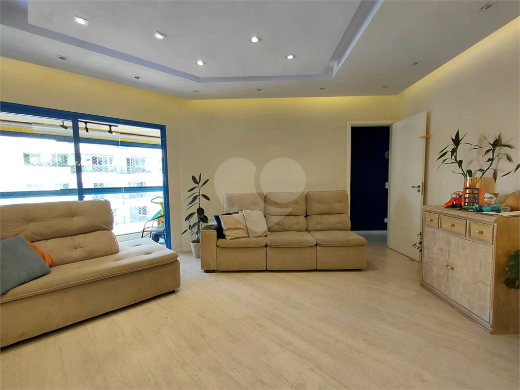 Imóvel 98m² reformado 3 quartos, sendo 1 suíte, varanda piscina e 2 vagas Pompéia