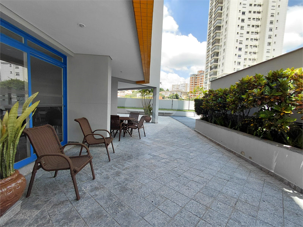 Imóvel 98m² reformado 3 quartos, sendo 1 suíte, varanda piscina e 2 vagas Pompéia