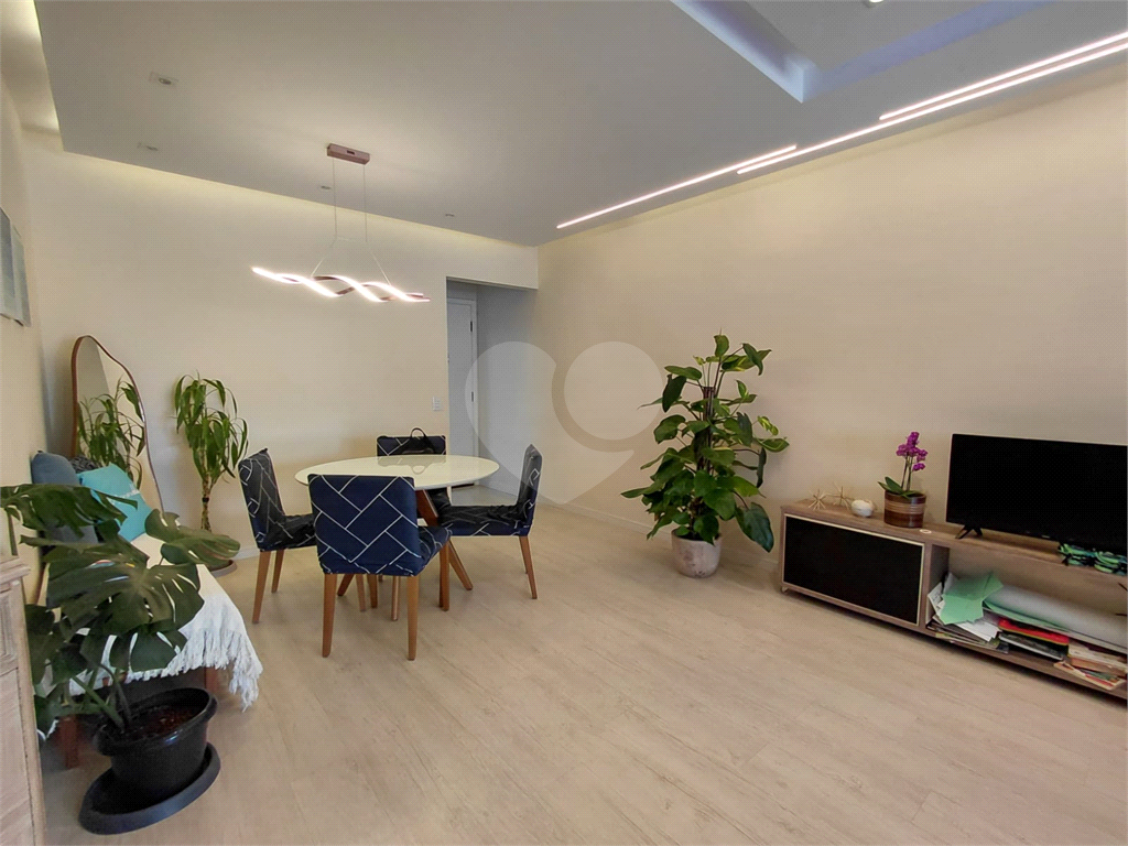 Imóvel 98m² reformado 3 quartos, sendo 1 suíte, varanda piscina e 2 vagas Pompéia