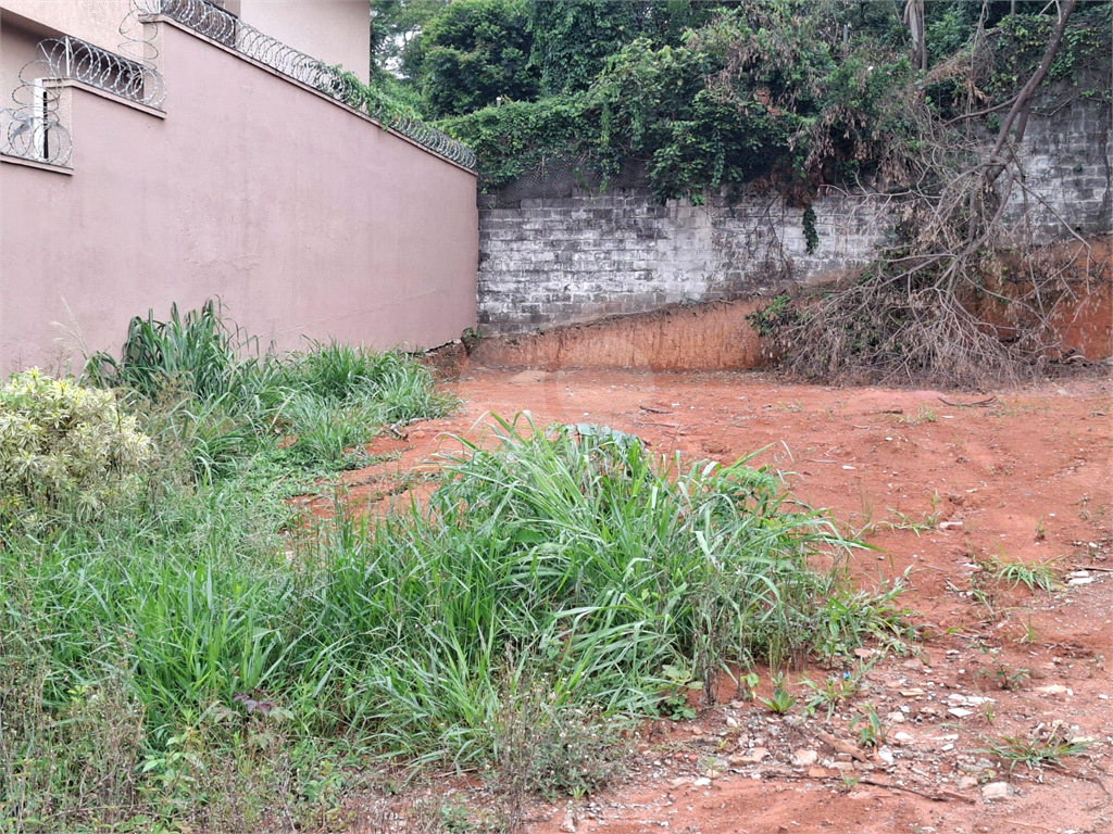 TERRENO em condomínio fechado na Vila Albertina com 338m2