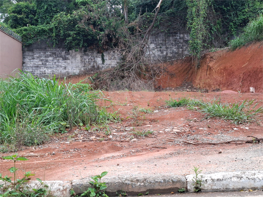 TERRENO em condomínio fechado na Vila Albertina com 338m2