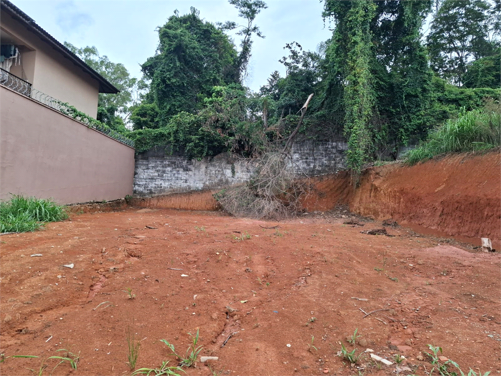 TERRENO em condomínio fechado na Vila Albertina com 338m2