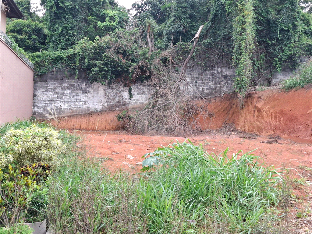 TERRENO em condomínio fechado na Vila Albertina com 338m2